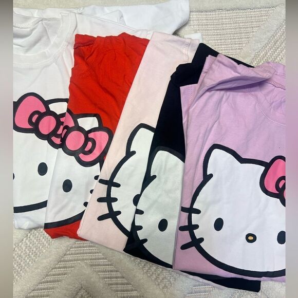 HELLO KITTY GRAPHIC TEE - Picture 3 of 3